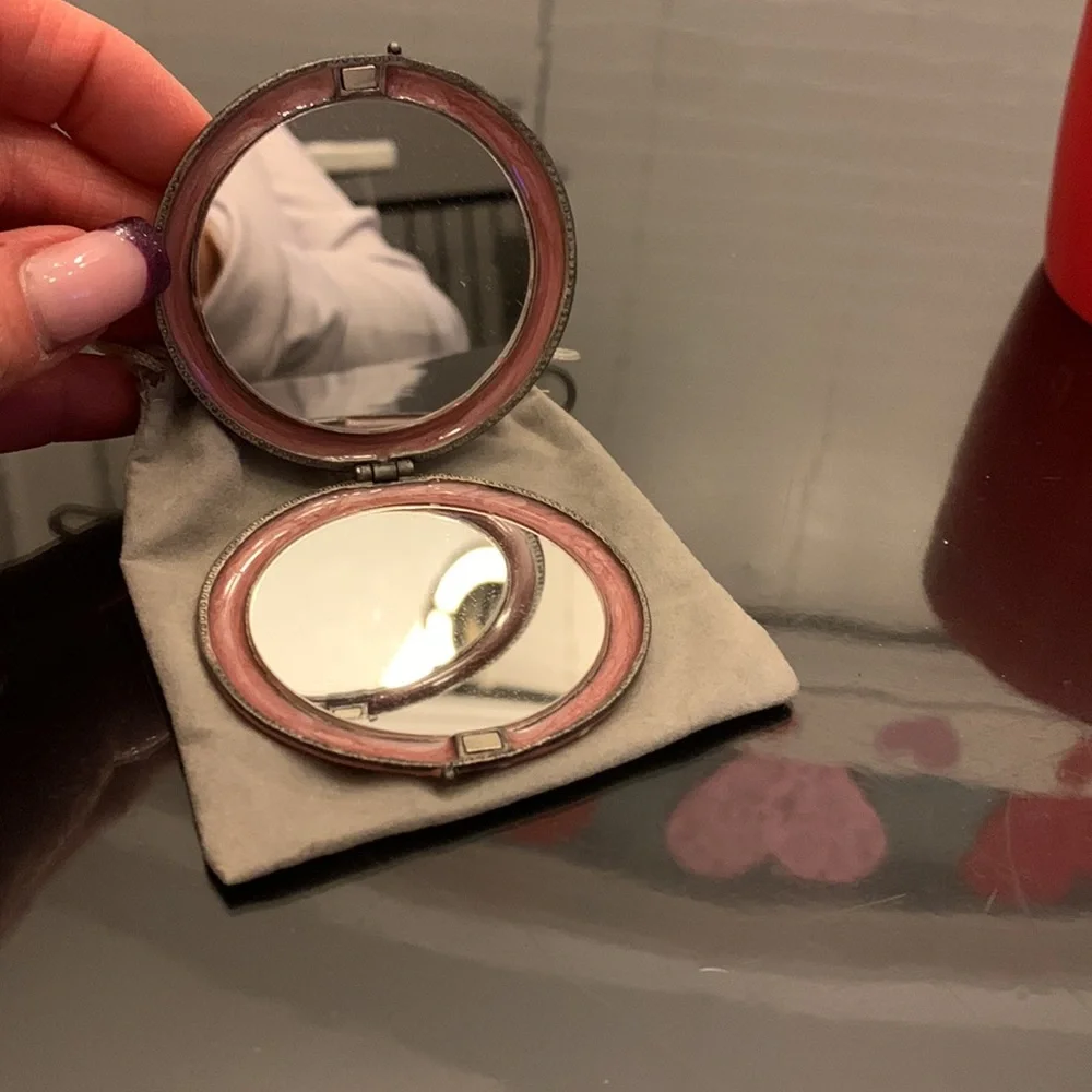 Hand pocket mirror